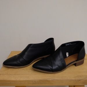 Universal Thread Cut-out Booties, Black Leather W 8.5